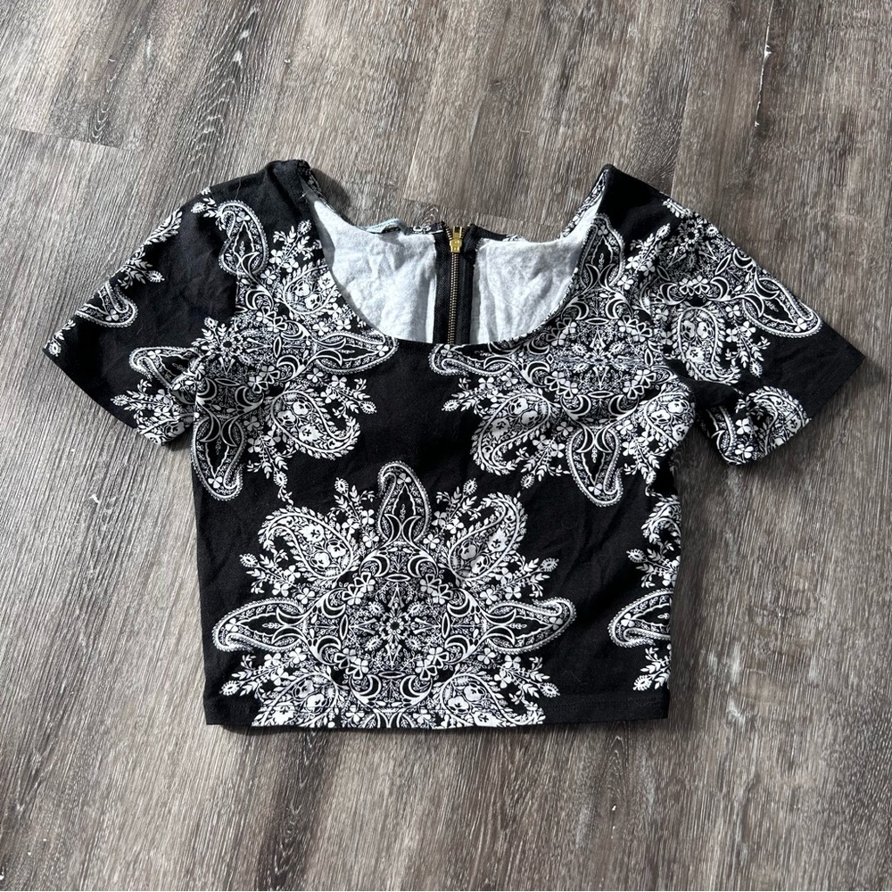 Size small backless Crop Tops - Picture 4 of 5